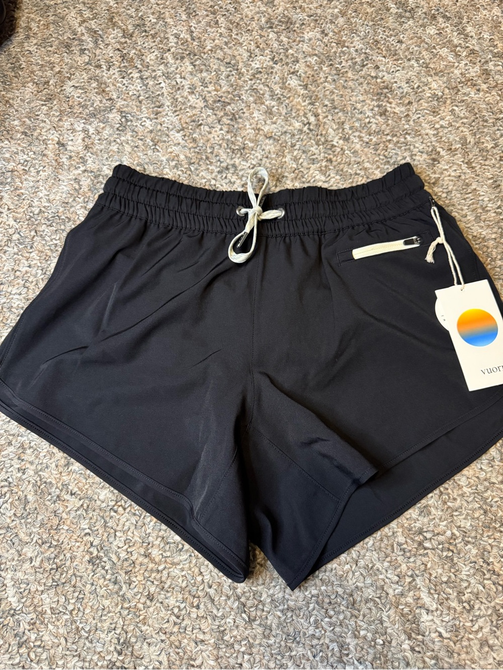 Vuori women’s Clementine 2.0 short 4”- XS NWT